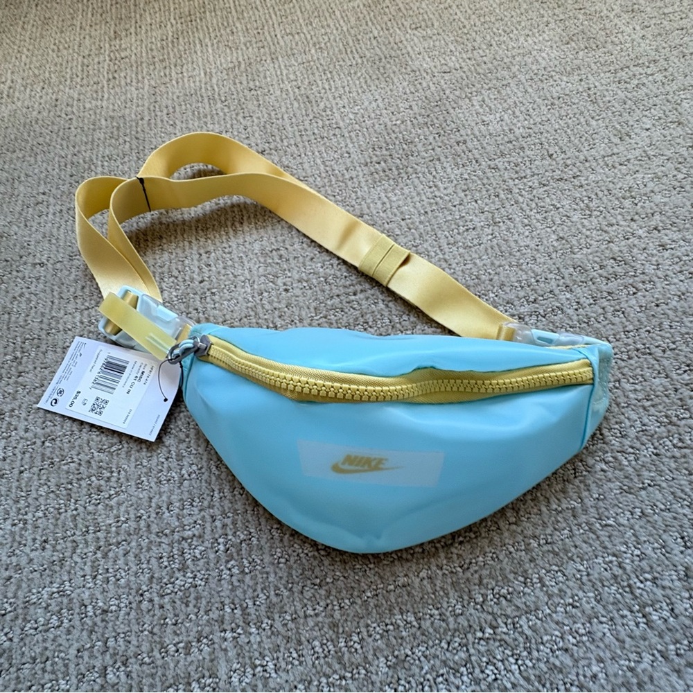 Nike Heritage belt bag NWT - Picture 6 of 7